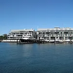 King Size Studio With Water View Walk To The City