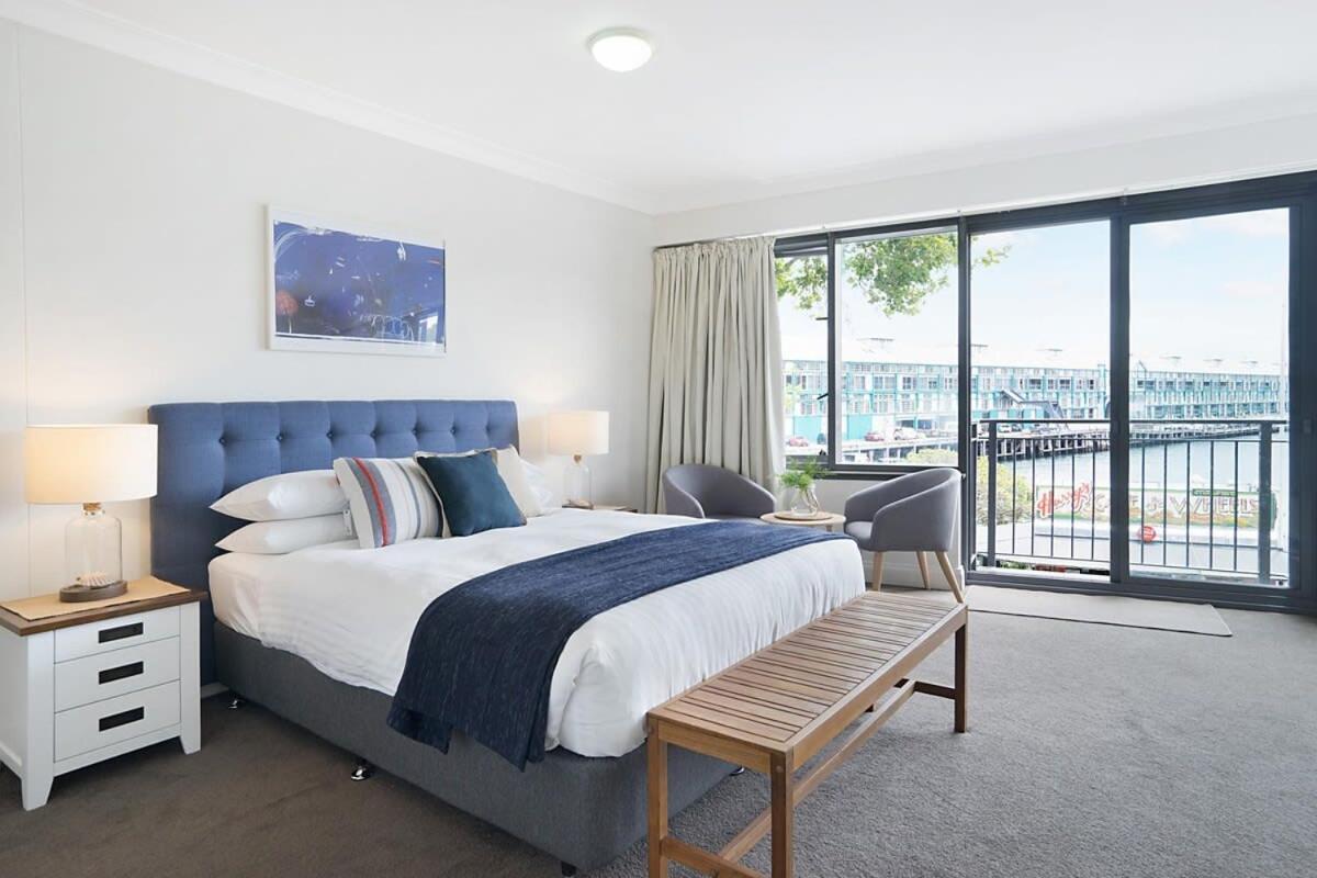 King Size With Water View Walk To The Apartment